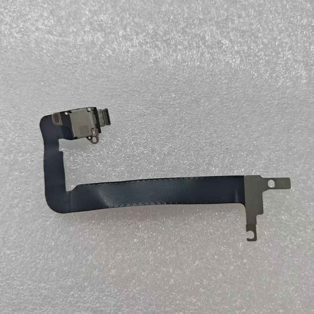 Charging Port Flex - كابل شحن USB-C أصلي لماك بوك