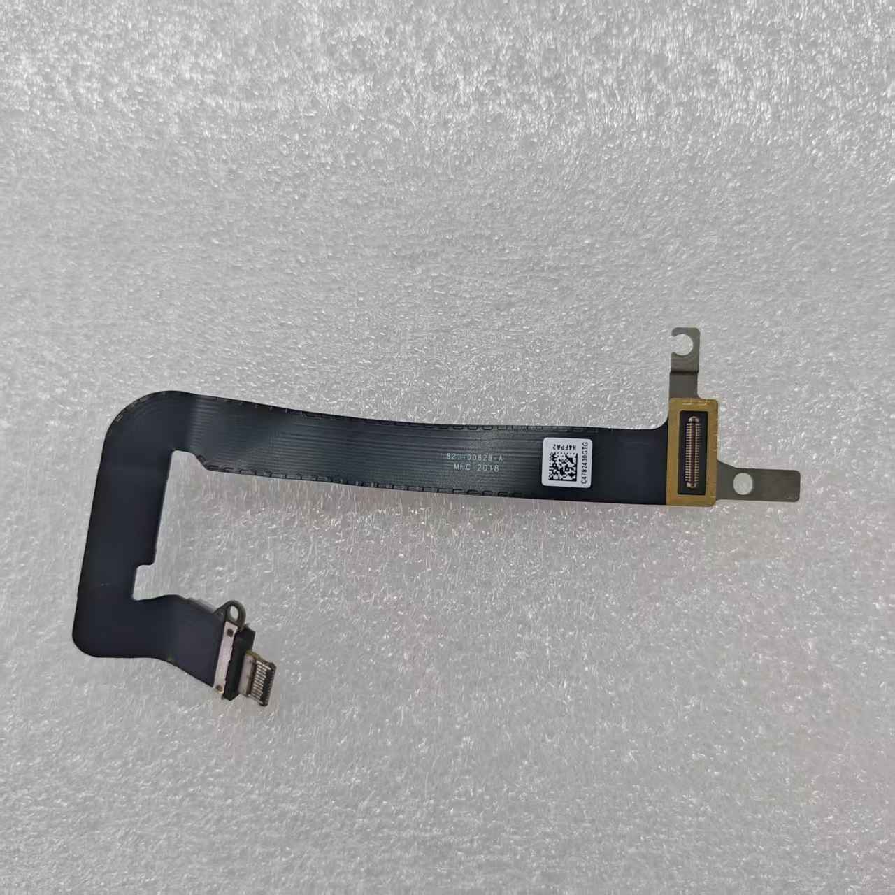 كابل شحن USB-C أصلي لماك بوك 1 - مراجعة Charging Port Flex وسعره
